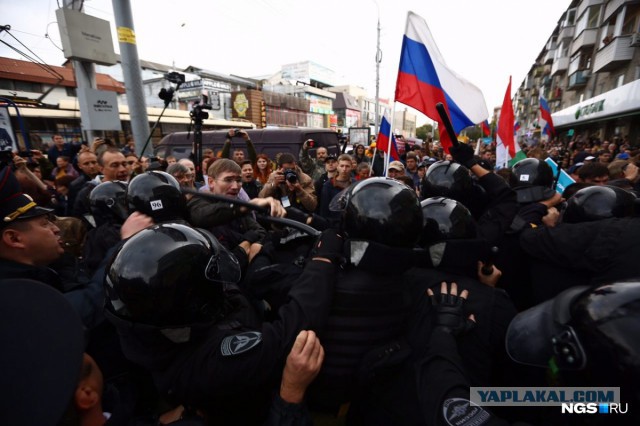 «Космонавты» против недовольных. Новосибирск