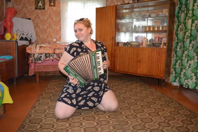 Давай я тебя ещё вот в этой позе сфоткаю