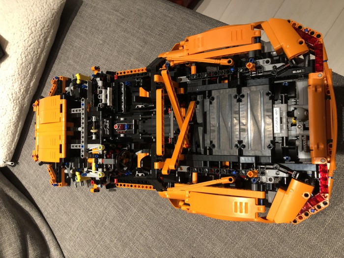 Самый большой набор Лего Техник – гусеничный экскаватор Либхерр R9800