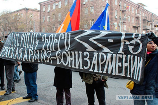 Азербайджанцы наступают, армяне бегут