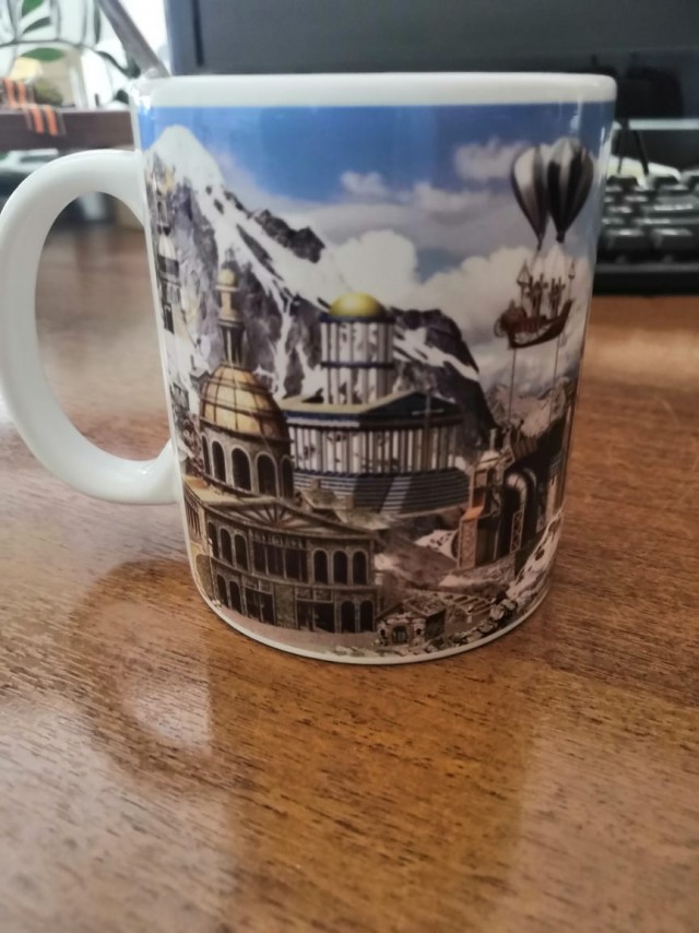 А из какой кружки вы пьёте на работе?