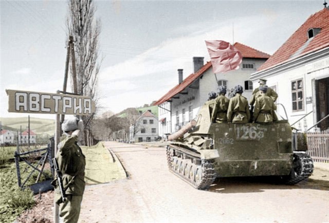 Фотографии связанных с историей Красной и Советской Армии.