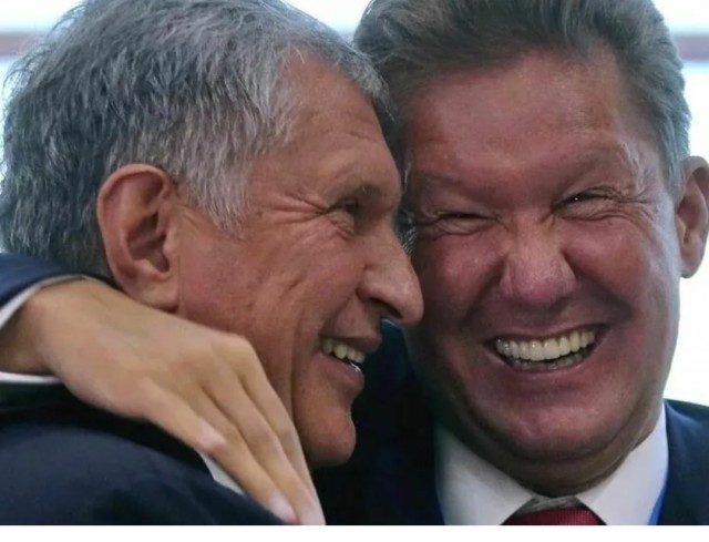 Генерального директора BYD заметили в метро по пути на Пекинский автосалон