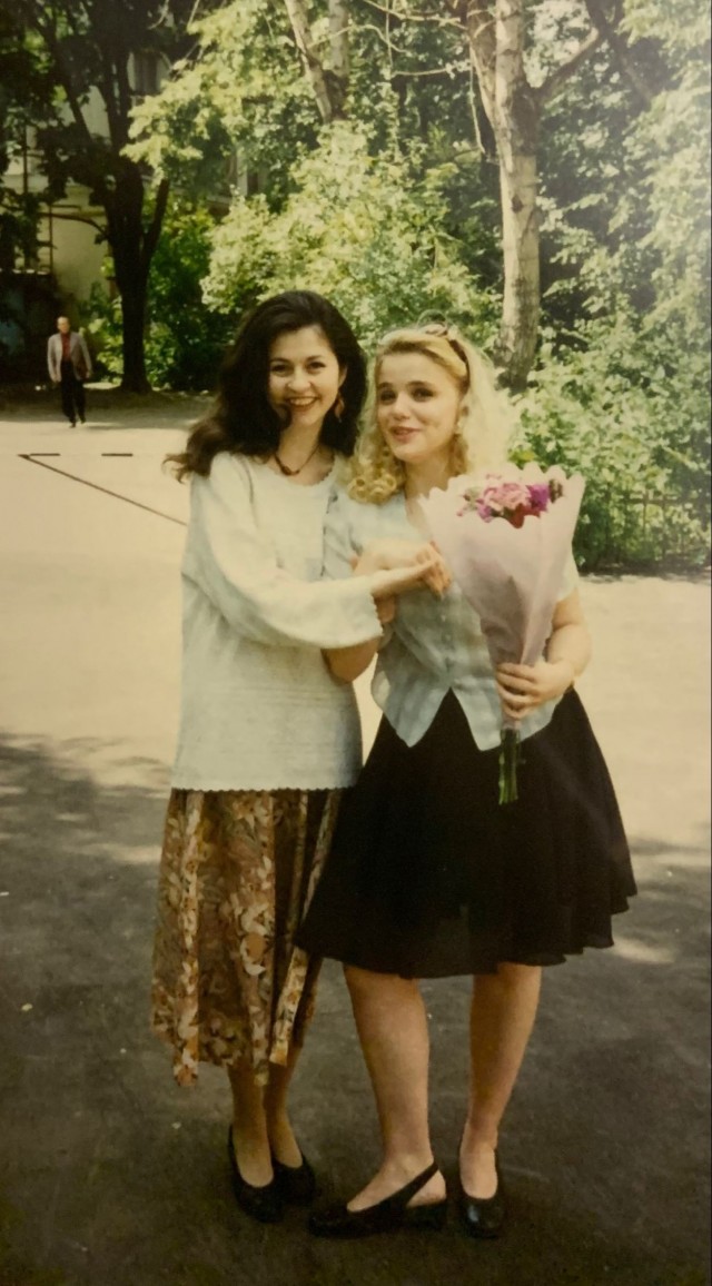 Девчата из 90-х и 00-х