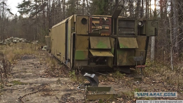 Вечный ремонт. Заброшенная военная техника.