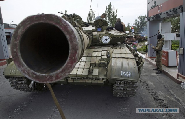 колонна ополченцев через Ровеньки 27.07