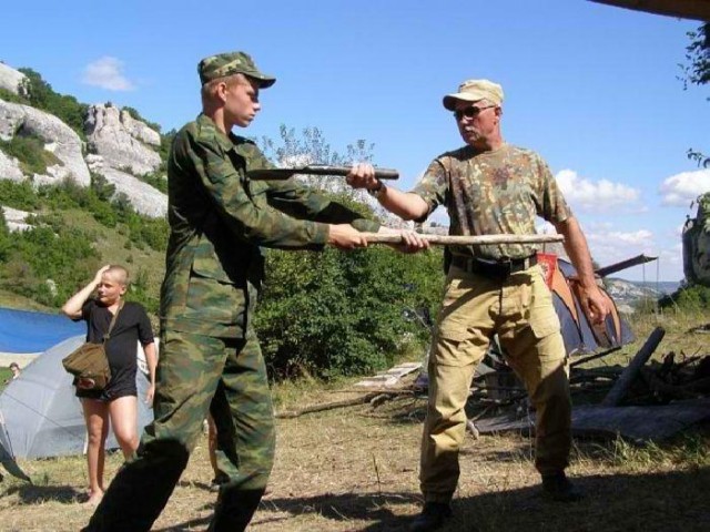 Суровый военный лагерь для подростков Таврида-Сечь
