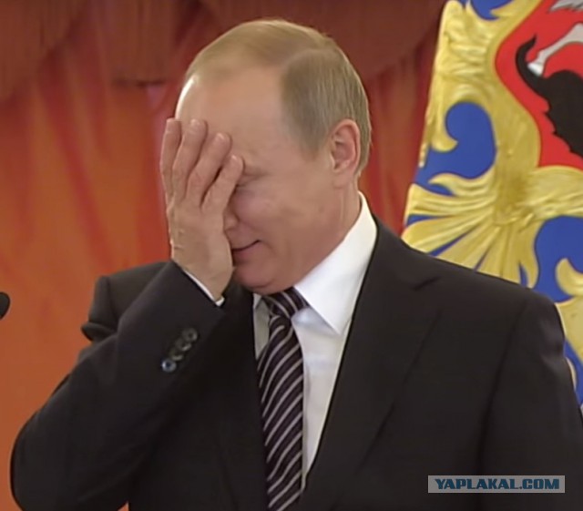 Путин попытался успокоить девочку, которая расплакалась во время приёма в Кремле. Не получилось