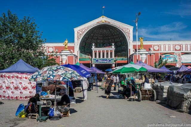 Худжанд: запрещённый бессмертный полк и базар в стиле «Сталин встречает 1001 ночь»