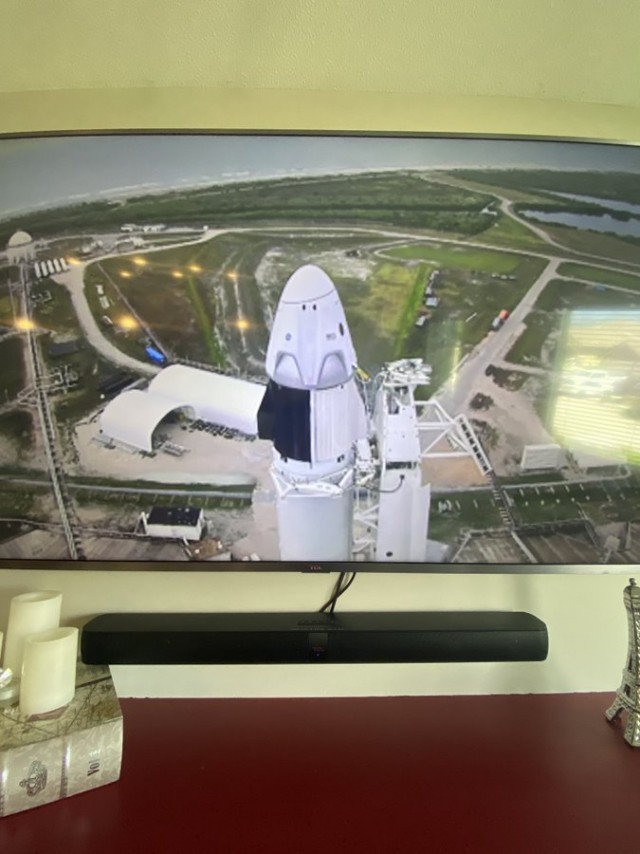 Прямая трансляция пилотируемого запуска SpaceX Crew Dragon