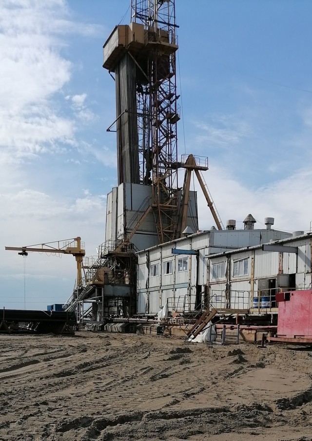 С Днём нефтяника!