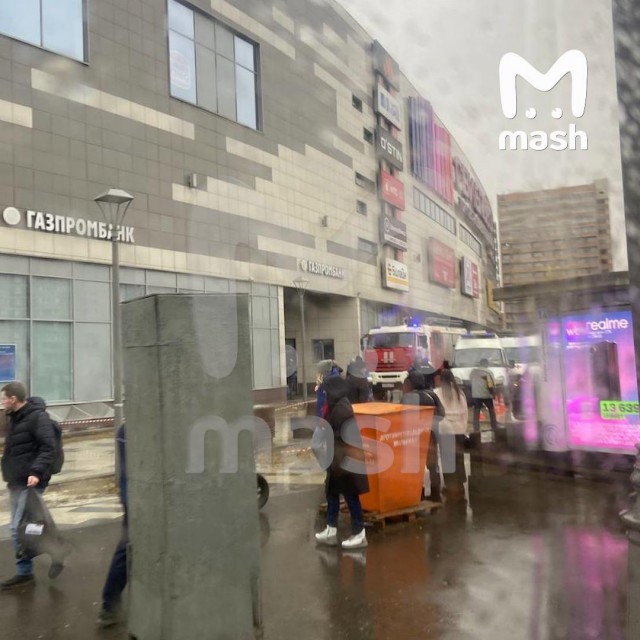 Взрыв в отделении банка в московском ТЦ "Свиблово". Предварительно, взорвался банкомат
