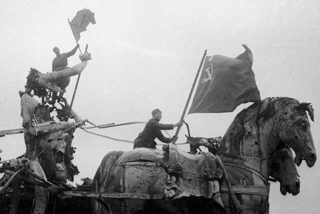 Фотограф Евгений Халдей