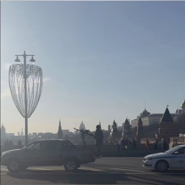 Боятся чего-то...