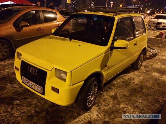 Старые автомобили на улицах Нью-Йорка