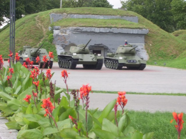 Танки из Невы