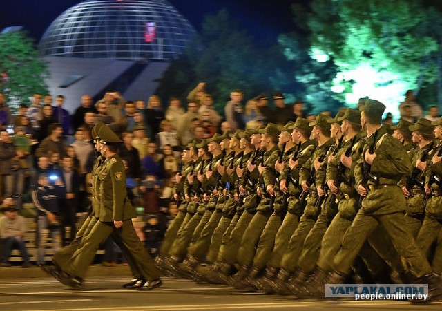 Минск. Ночная репетиция парада Победы