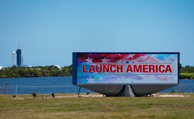 27 мая. США возобновляют полёты людей в космос