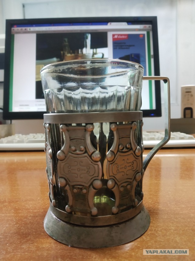 А из какой кружки вы пьёте на работе?