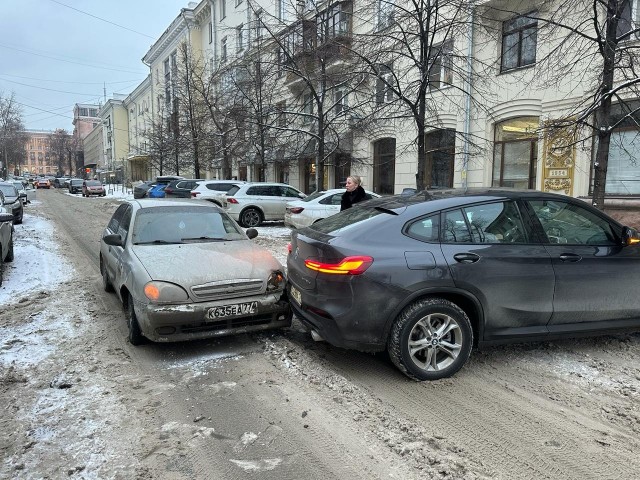 Сдаём задом до щелчка, чё там смотреть.