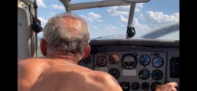 Можно мы у вас тут посидим?