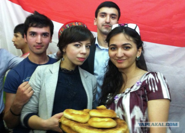 Таджикский молодежный. Молодежь Таджикистана. Таджики молодежь. Современные таджики. Таджички в обычной жизни.