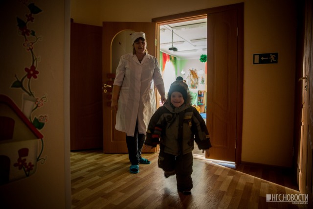 «Мама, я тебя искал»: сибирячка проехала 600 км, чтобы взять в семью мальчика с синдромом Дауна