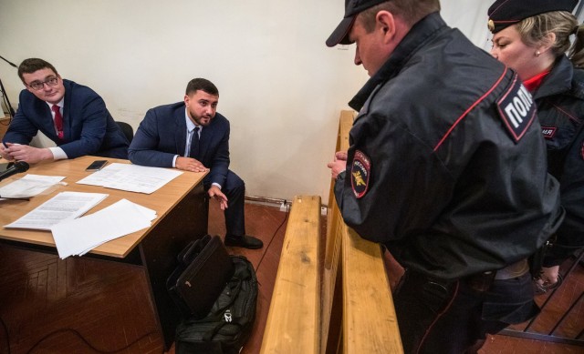 Офицер ФСБ признал вину в изнасиловании бизнесмена карабином - и суд отпустил его из колонии