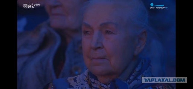 Дюжев ведет концерт "Своих не бросаем. Zа Россию"