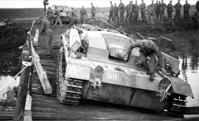 StuG III под кличкой "Гадюка", самая массовая в производстве с которой пришлось встретиться нашим дедам.