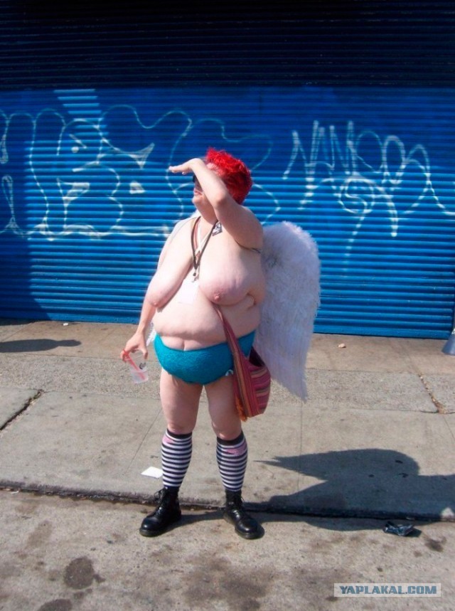 Журналистка "МК" нападает на НТВшников