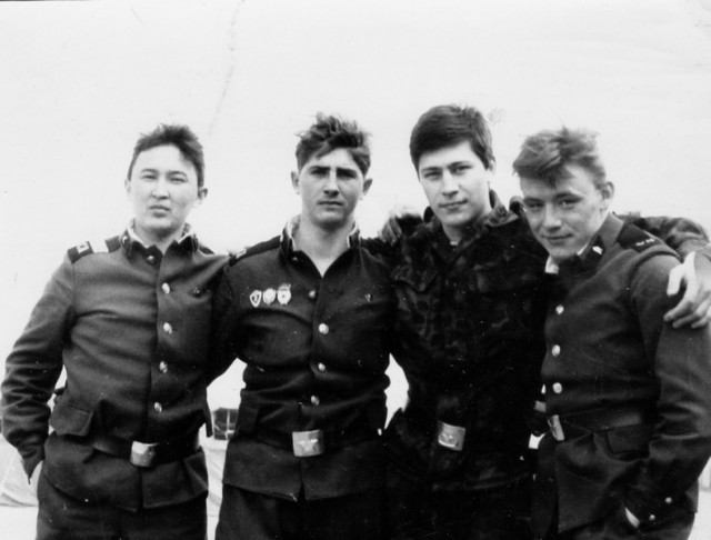 А давайте в честь праздника, выкладывать свои армейские фотки уважаемые яповцы