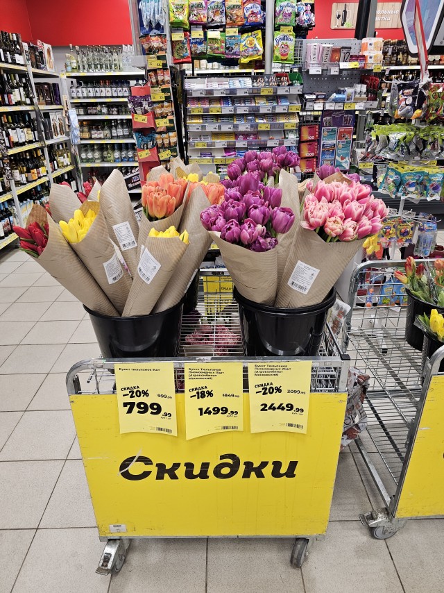 Крупная продуктовая сеть знатно подосрала продаванам цветов на 8 марта