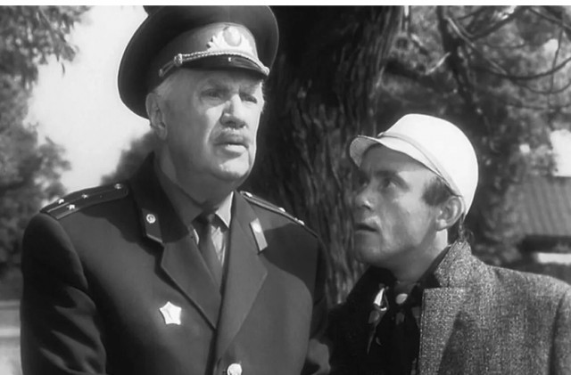 Если ты знаешь кто это...⁠