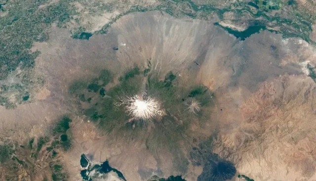 Ученые начали бурить останки Ноева Ковчега и сделали сенсационное открытие
