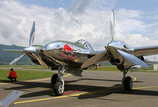 Многоцелевой истребитель P-38 «Lightning»
