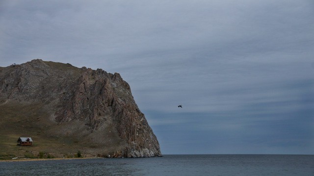 А в моих ботинках до сих пор байкальский песок…