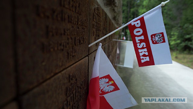 Варшава недовольна размещенными в Катыни данными о погибших красноармейцах