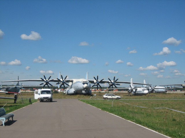 Авиационное видео - Туполев Ту-204 / Антонов Ан-12 Лондонские редкие самолеты