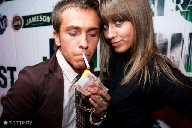 Сын подмосковного бизнесмена проехался по пешеходной дорожке у Кремля