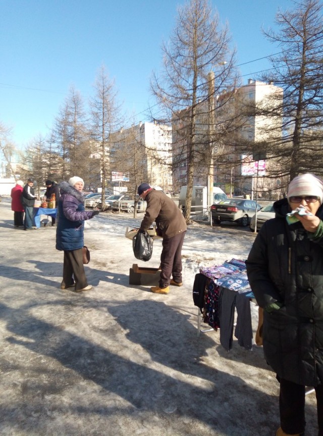 Езжай в свою таджикистанию б...ть и там торгуй н...й.