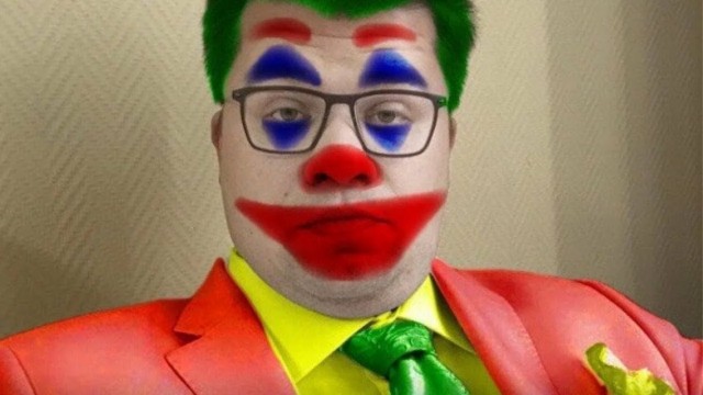 Потому что нефиг оставлять бабу одну надолго