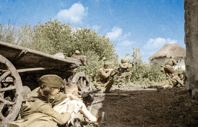 Фотографии связанных с историей Красной и Советской Армии.