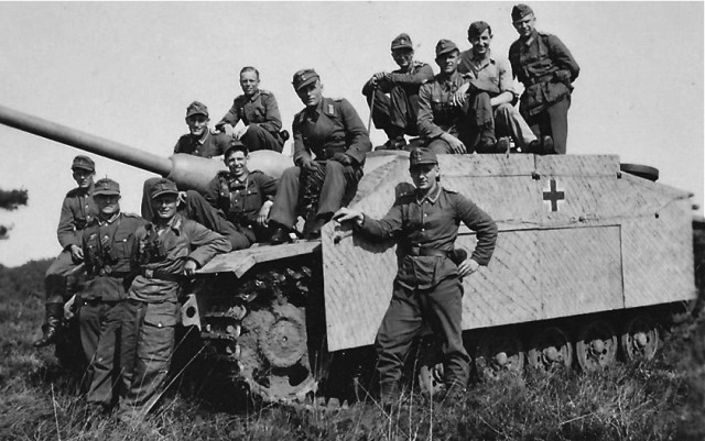 StuG III под кличкой "Гадюка", самая массовая в производстве с которой пришлось встретиться нашим дедам.