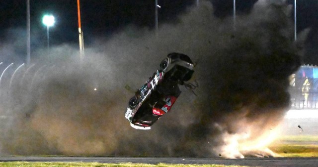 Авария на гонках NASCAR