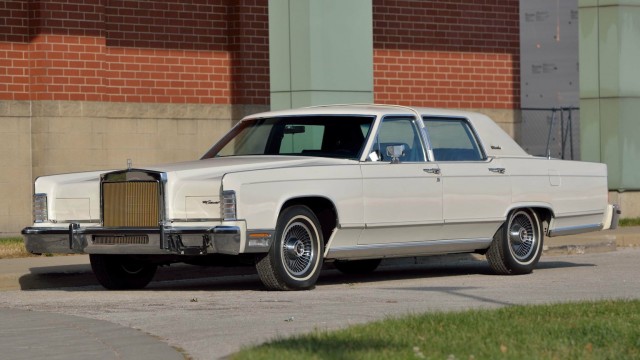 Lincoln Town Car 1984 — Воплощение американского лимузина
