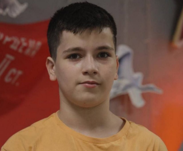 Появились кадры чудесного спасения малыша кавказским парнем в Подмосковье