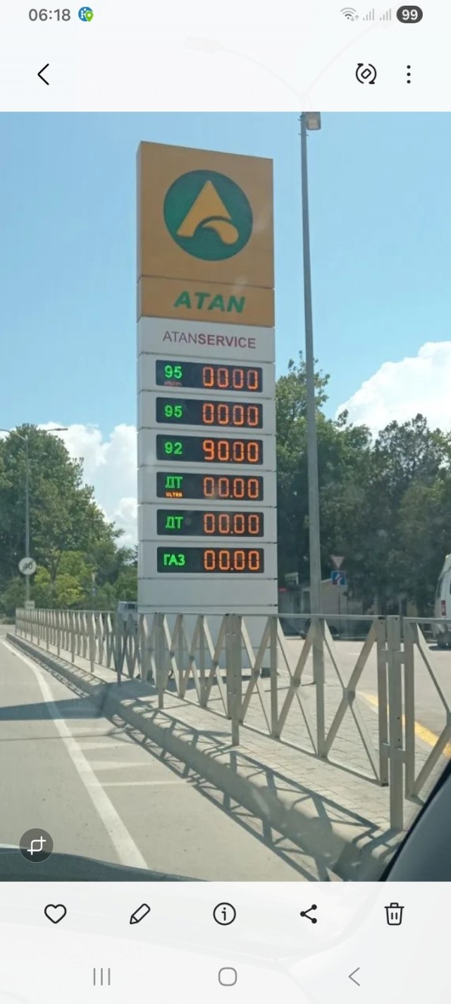 На АЗС в Петербурге запретили продавать более 100 л бензина в одни руки