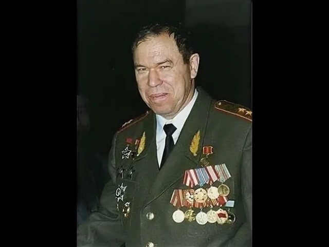 3 июля 1998 года  был убит генерал-лейтенант Лев Яковлевич РОХЛИН