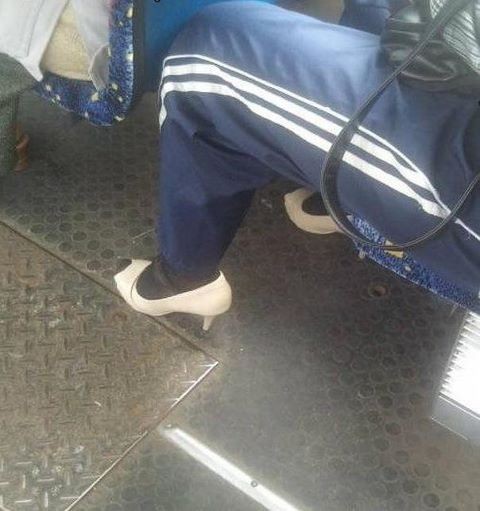 Зимой она шубу в треники заправляет?